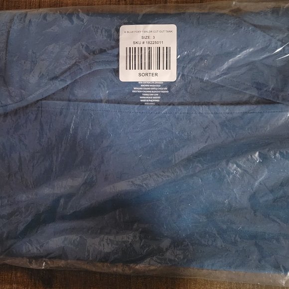 TORRID FOXY CUTOUT ONE SHOULDER TOP SIZE 3X 22-24 - Picture 4 of 5